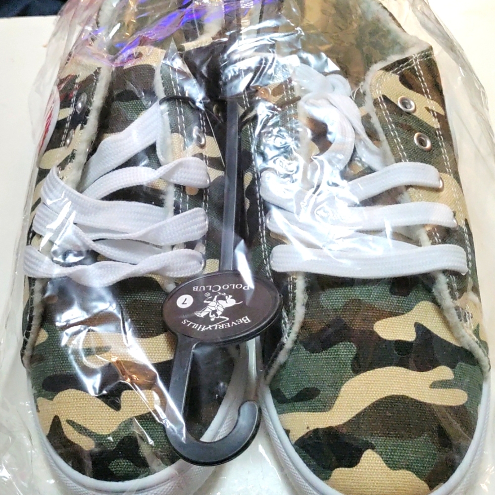 Beverly hills polo club sneakers size 7